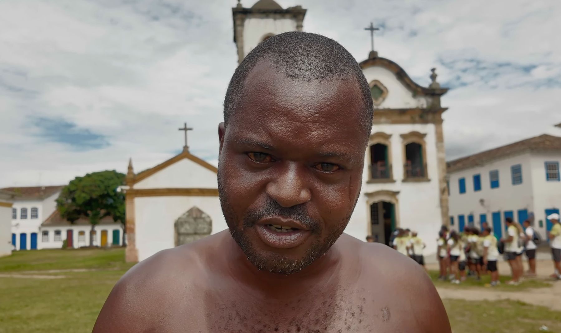 Anderson Silva, the living statue of enslaved people in Paraty, in front of the colonial churches